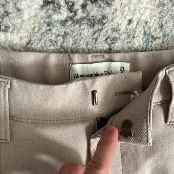 Abercrombie and Fitch Sloane Tailored Wide Leg Pant Short - Picture 8 of 12